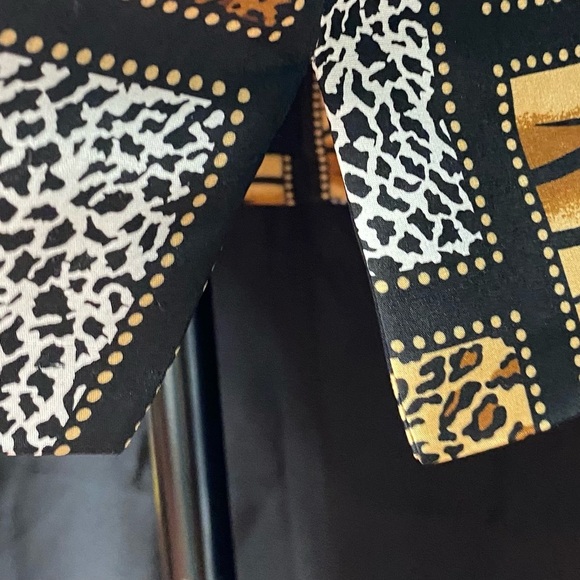 SilkLand Women’s 100% Silk Blouse 2X Button Front Animals Print Side Slits - Picture 7 of 11